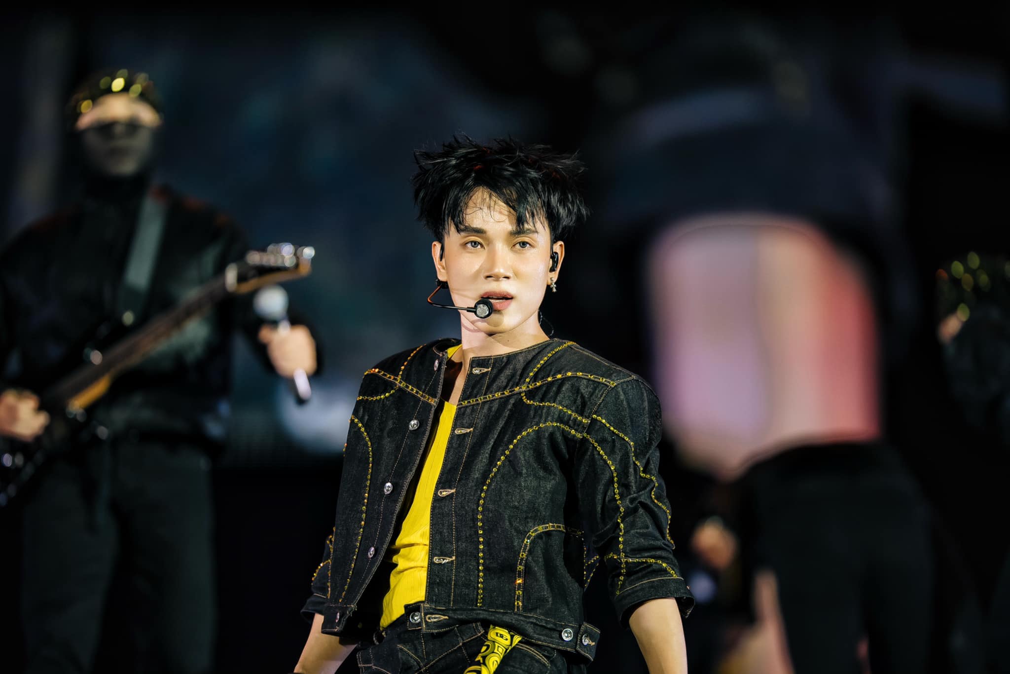 CA SĨ TRÚC NHÂN – KHI GIỌNG NÓI CŨNG LÀ MỘT MÀN TRÌNH DIỄN